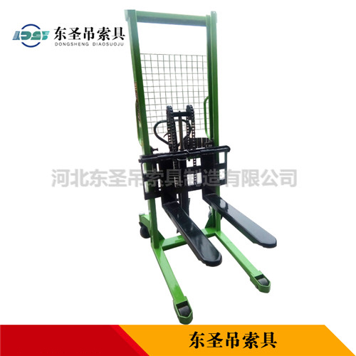 液壓堆高車使用輕巧便捷與設(shè)計(jì)方案何關(guān)系？--河北東圣吊索具制造有限公司--小型攪拌機(jī)|石材夾具|液壓堆高車|手動(dòng)叉車