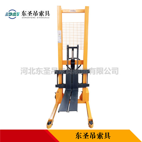 液壓堆高車使用輕巧便捷與設(shè)計(jì)方案何關(guān)系？--河北東圣吊索具制造有限公司--小型攪拌機(jī)|石材夾具|液壓堆高車|手動(dòng)叉車